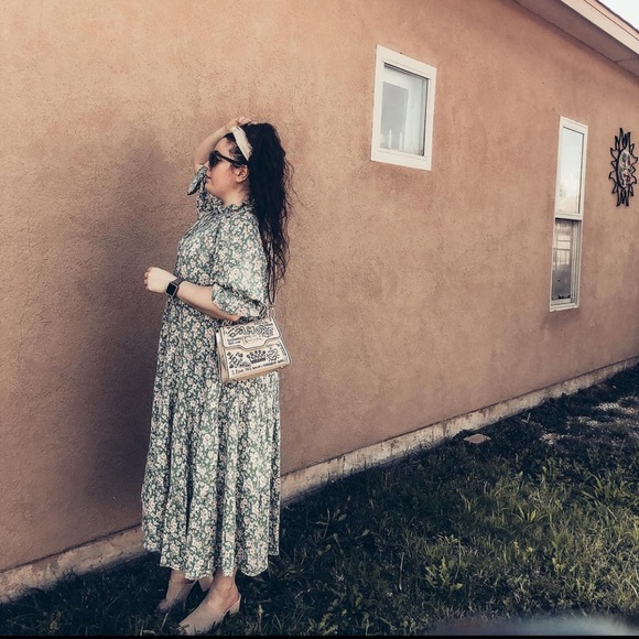 Meet your Posher, Rachel N. 💐 - Picture 8 of 16